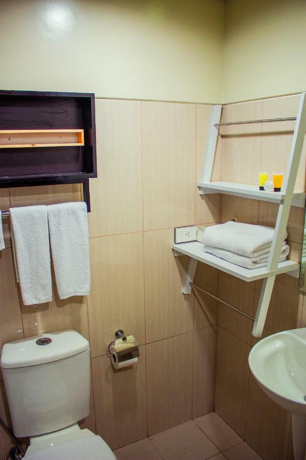 Usp Suites At Shell Residences Pasay Exteriör bild