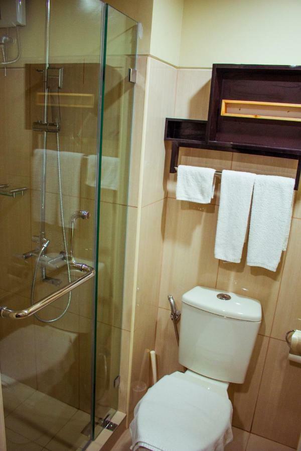 Usp Suites At Shell Residences Pasay Exteriör bild